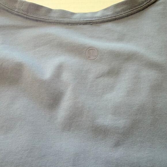 lululemon Love V-Neck T-Shirt Women’s Size 10 Soft Short Sleeve Classic Tee - Picture 4 of 8